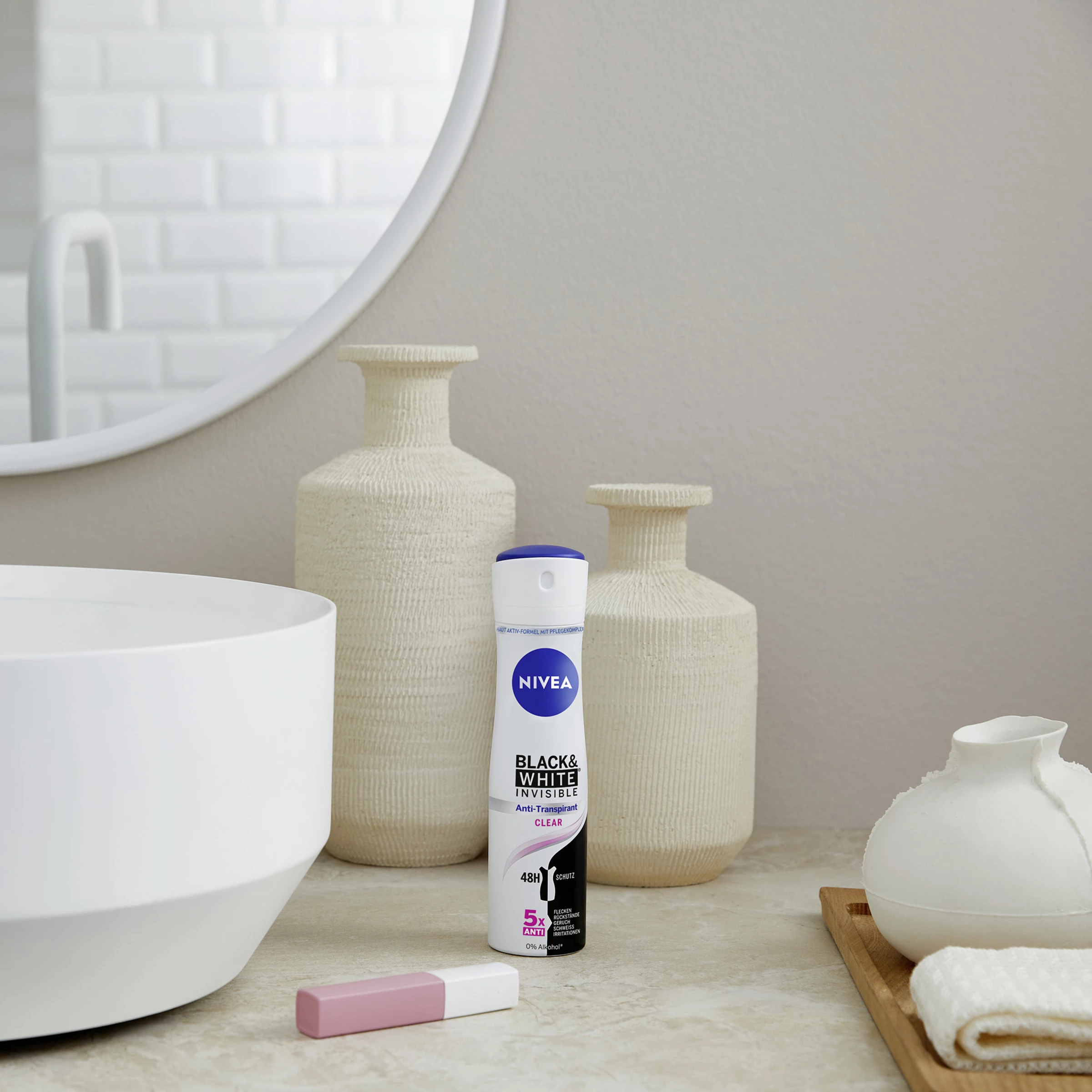 NIVEA Anti-Transpirant Spray Invisible Black & White Clear 3 NIVEA Anti-Transpirant Spray Invisible Black & White Clear – Bild 3