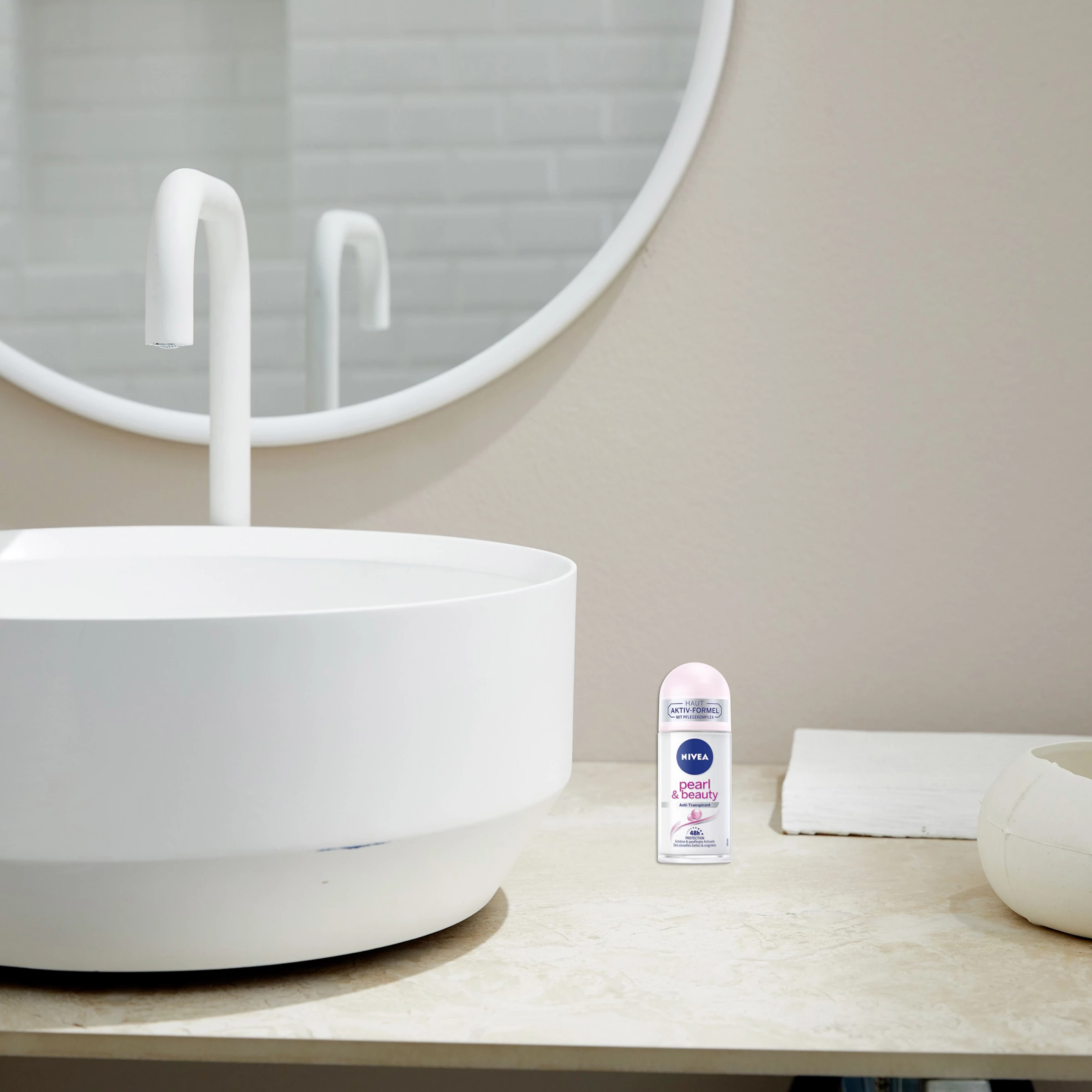 NIVEA Anti-Transpirant Roll-on Pearl & Beauty 3 NIVEA Anti-Transpirant Roll-on Pearl & Beauty – Bild 3